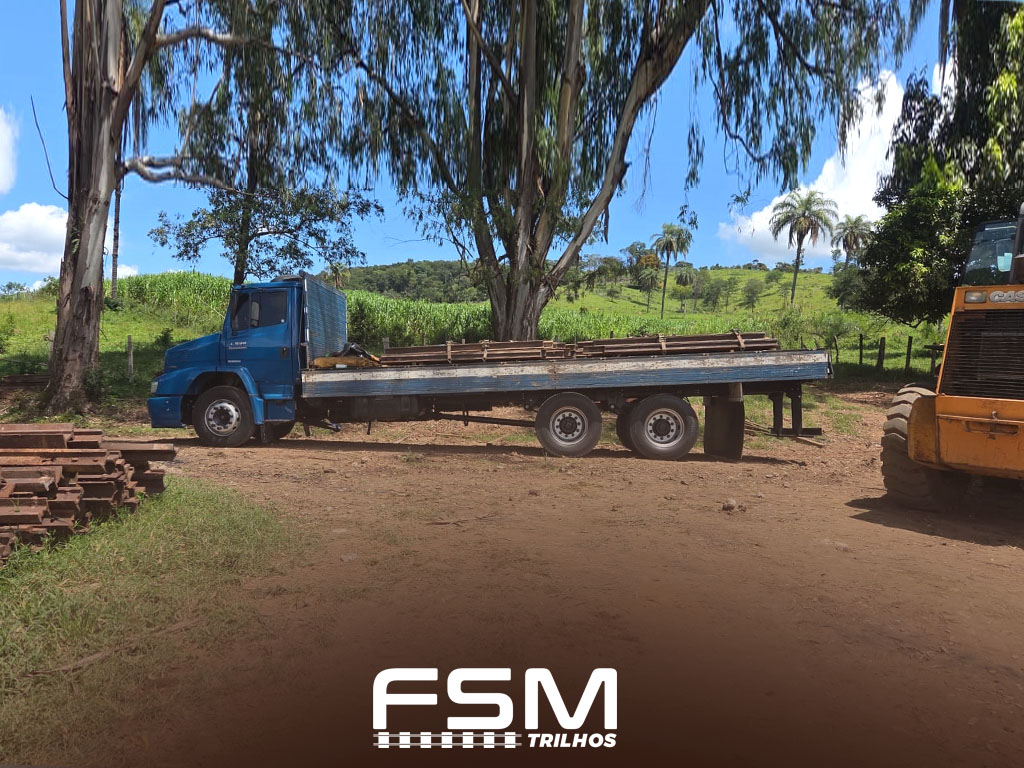 Carregamento de trilhos - FSM Trilhos do Brasil